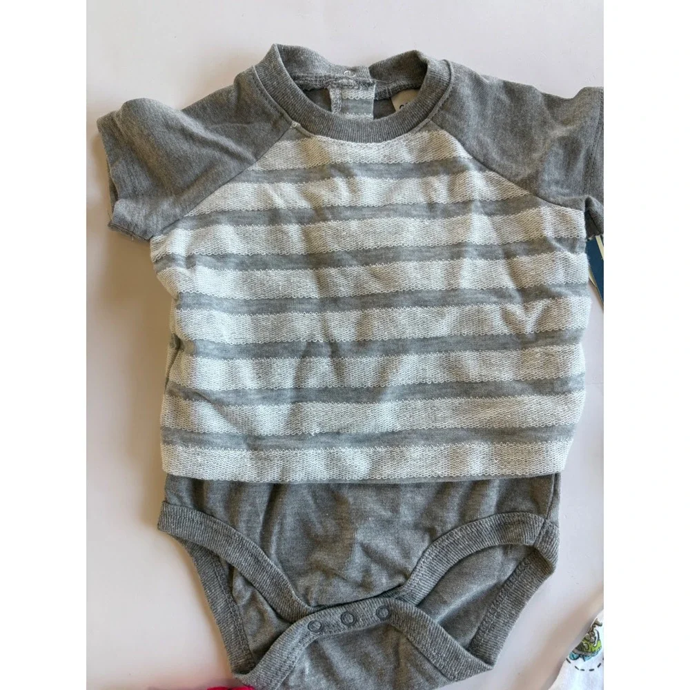 Baby Boy Clothes Lot 0-3 Months OshKosh Romper Bodysuits Puppy Sweater Vest 4pc